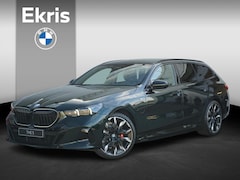BMW 5-serie Touring - 530e | M Sportpakket Pro | Individual Lak | Trekhaak | Innovation Pack | Comfort Pack