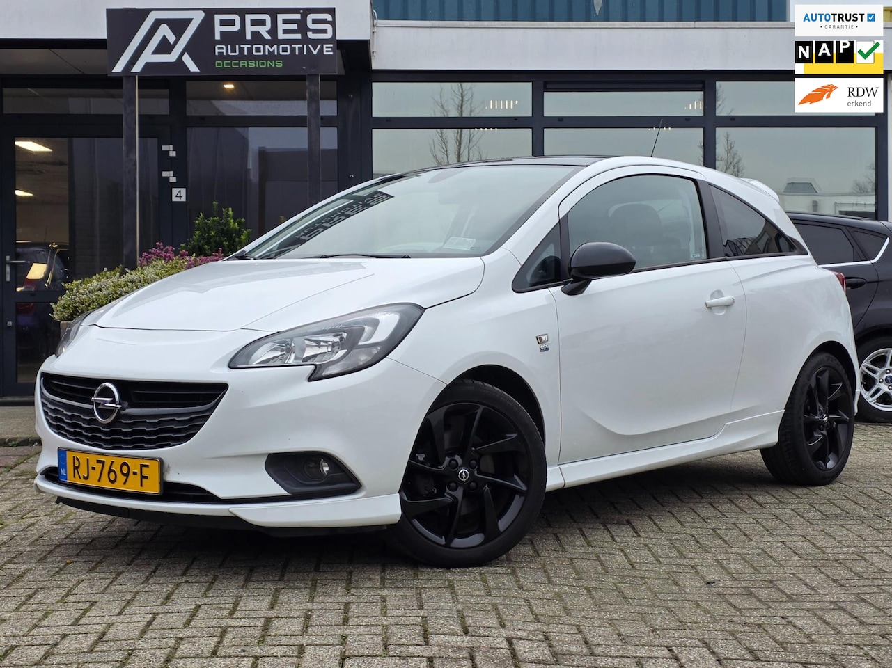 Opel Corsa - 1.0 Turbo Black Roof Edition |OPC-LINE|CARPLAY - AutoWereld.nl