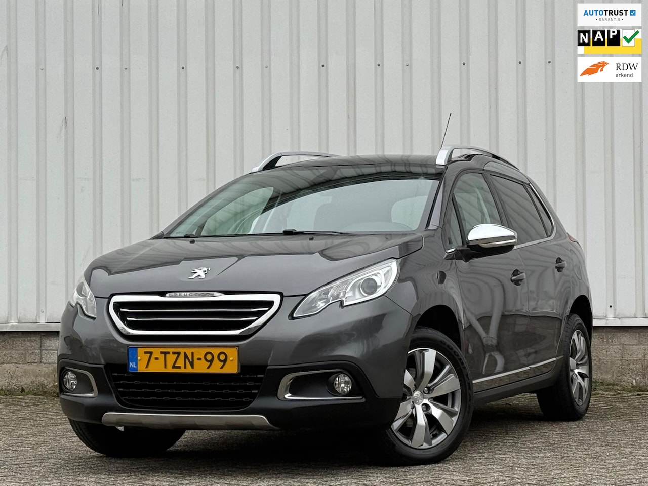Peugeot 2008 - 1.2 VTi Allure Pack Premium Plus D-RiemVV,Trekhaak,Climate,Navi,Pano,Cruise,PDC,N.A.P!Apk - AutoWereld.nl