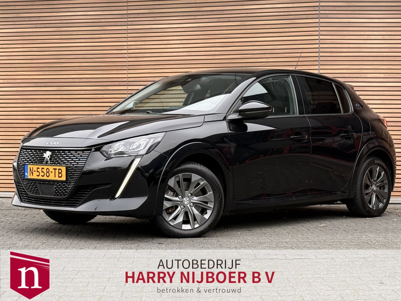 Peugeot e-208 - EV Allure Pack 50 kWh 3-Fase Carplay / Camera / SOH 91% - AutoWereld.nl