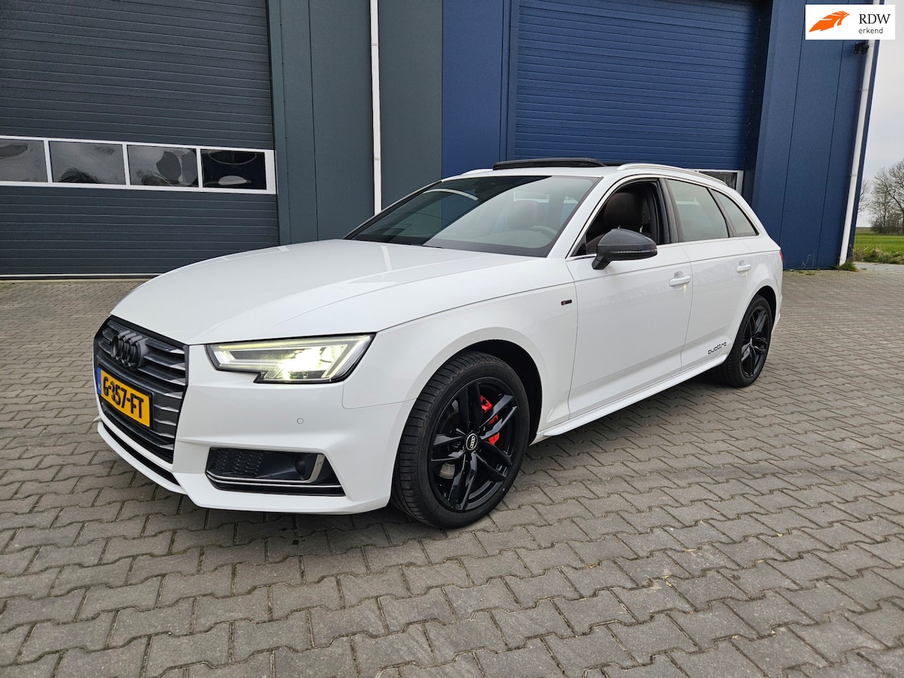 Audi A4 Avant - 2.0 TDI quattro Pano Design Pro Line Plus - AutoWereld.nl