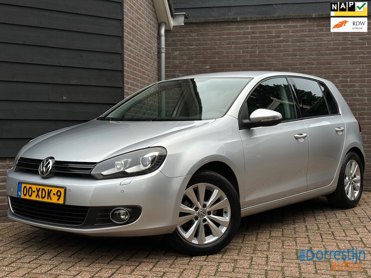 Volkswagen Golf - 1.2 TSI Highline BlueMotion | Trekhaak | Xenon | Navi | PDC | Cruise | Led - AutoWereld.nl