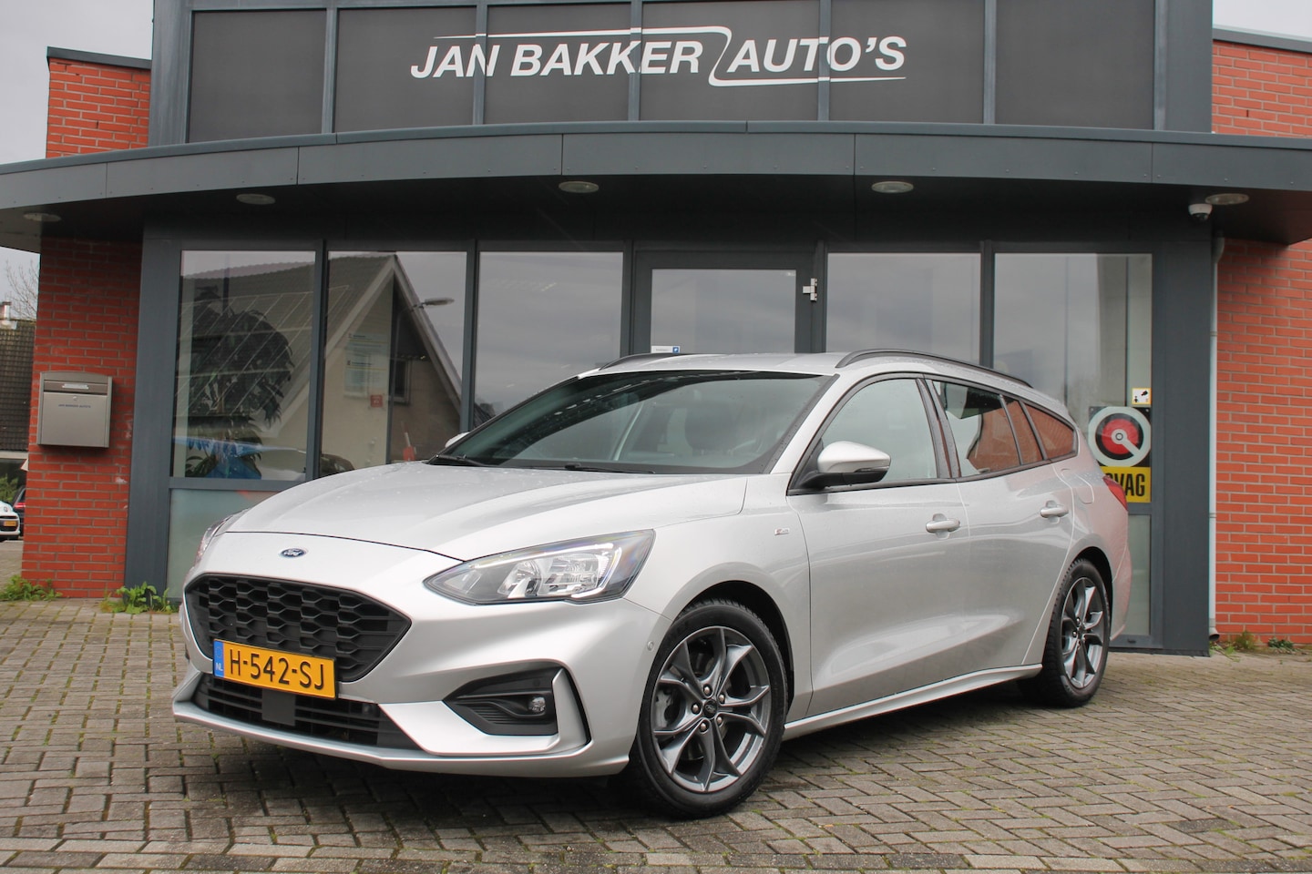 Ford Focus Wagon - 1.0 EcoBoost ST Line Business ✅ Winter pakket ✅ Navi ✅Carplay ✅ Camera ✅ - AutoWereld.nl