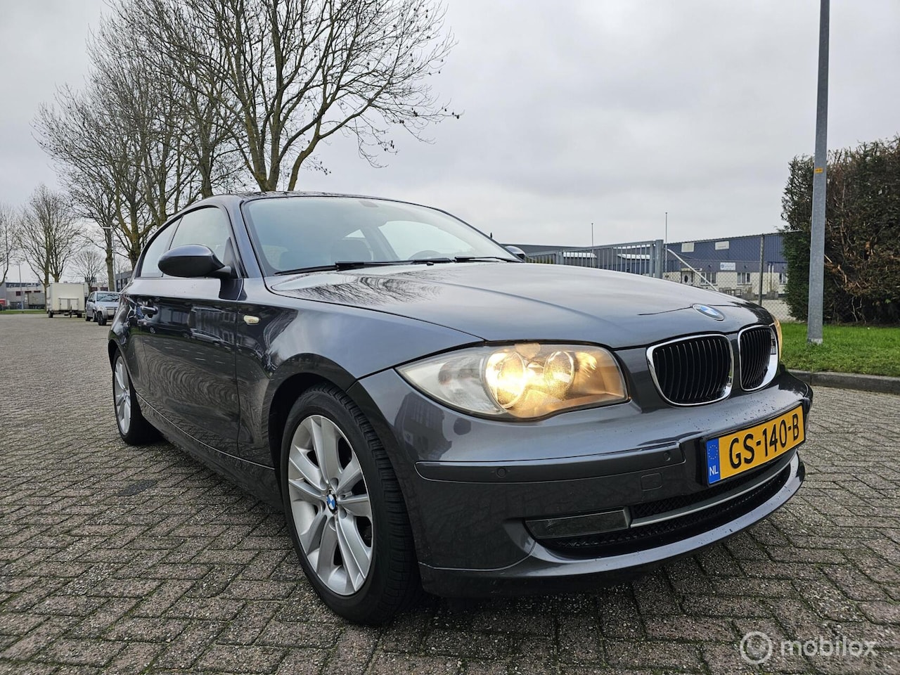 BMW 1-serie - 120i Automaat Airco Cruise Stoelverwarm - AutoWereld.nl