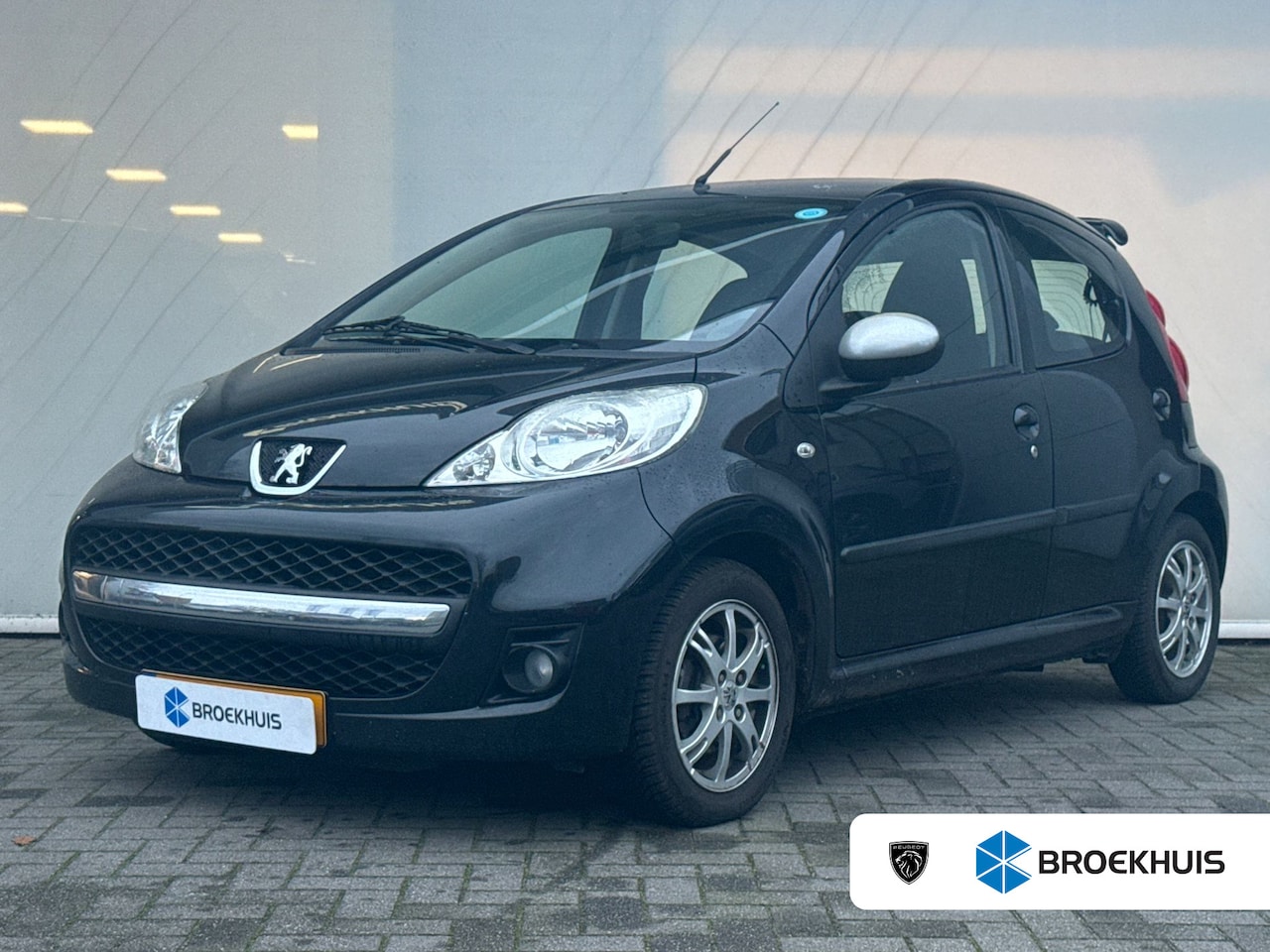 Peugeot 107 - 1.0-12V XS Airco | AUTOMAAT ! | LMV 14" | Radio CD Speler | Spoiler Achter | Lage KM-Stand - AutoWereld.nl