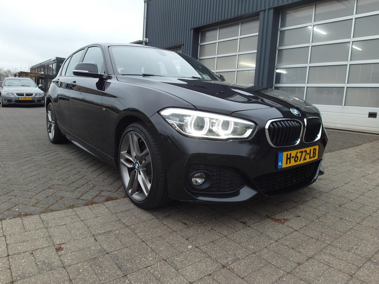 BMW 1-serie - 120i M-Sport Cent High Exe | Sport Automaat | Memory Seats | Led Koplampen | - AutoWereld.nl