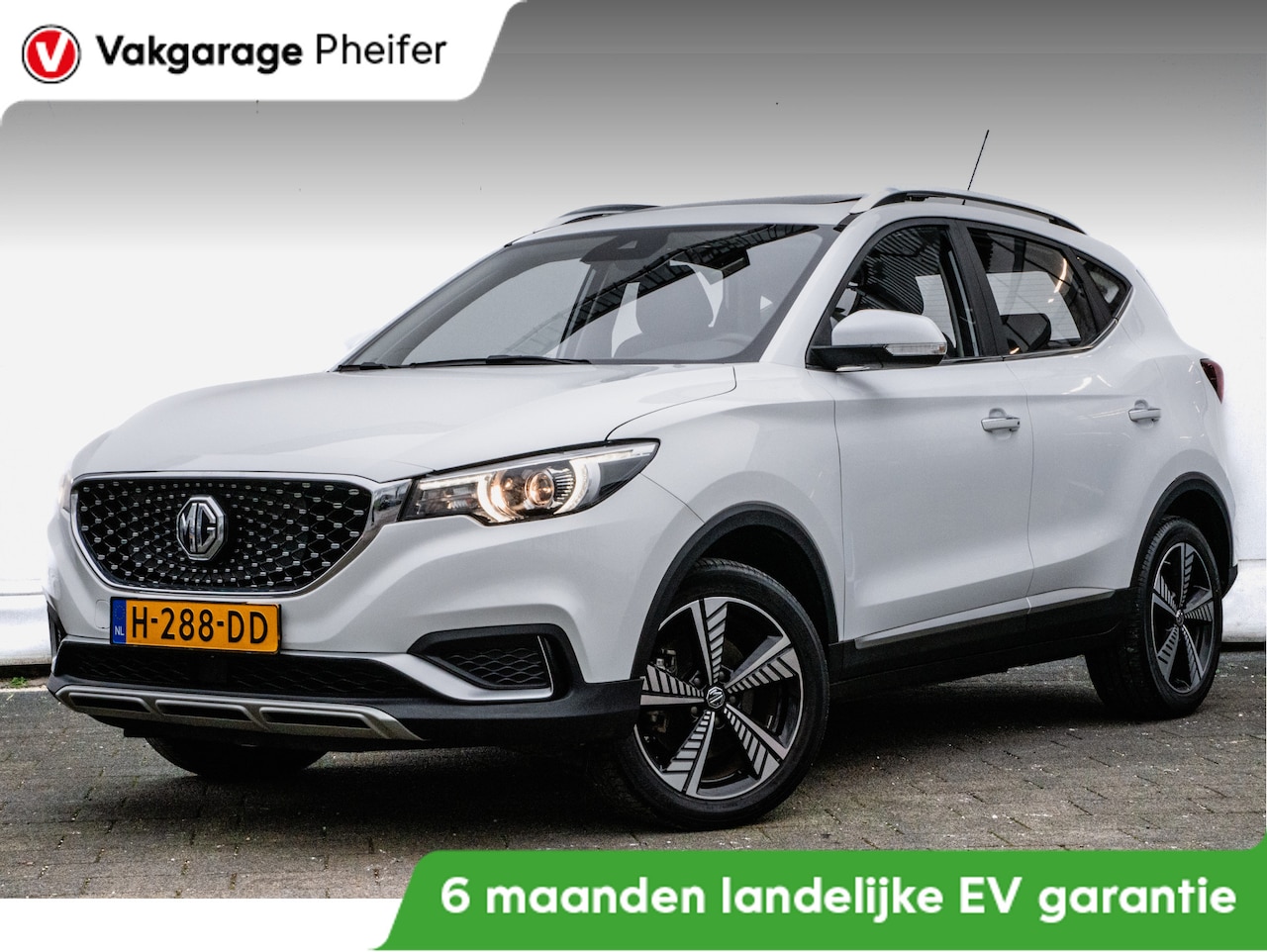 MG ZS - Luxury 45 kWh Panoramadak/ Leer/ Stoelverwarming/ Adapt. cruise/ Camera/ Carplay - AutoWereld.nl