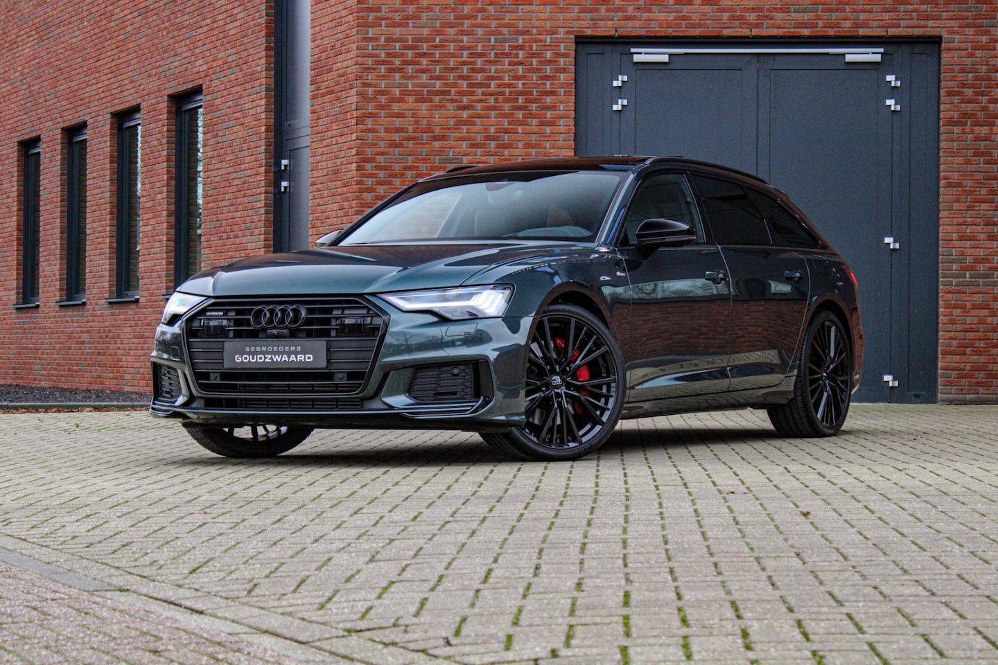 Audi A6 Avant - 55 TFSI e quattro Competition | Individual Camouflagegroen | Softclose | B&O | Trekhaak | - AutoWereld.nl