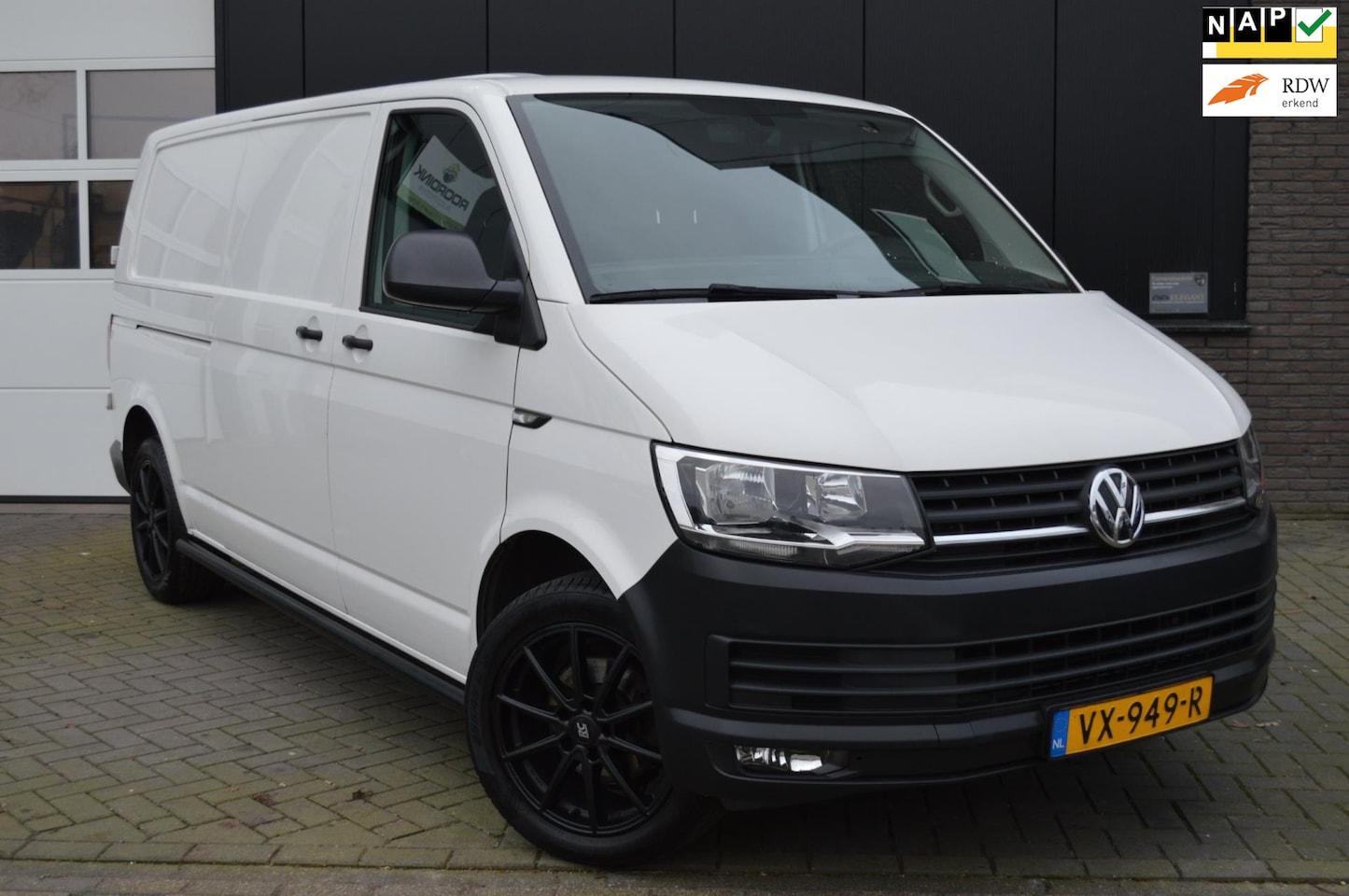 Volkswagen Transporter - Automaat|Cruise|Bluetooth|Trekhaak - AutoWereld.nl