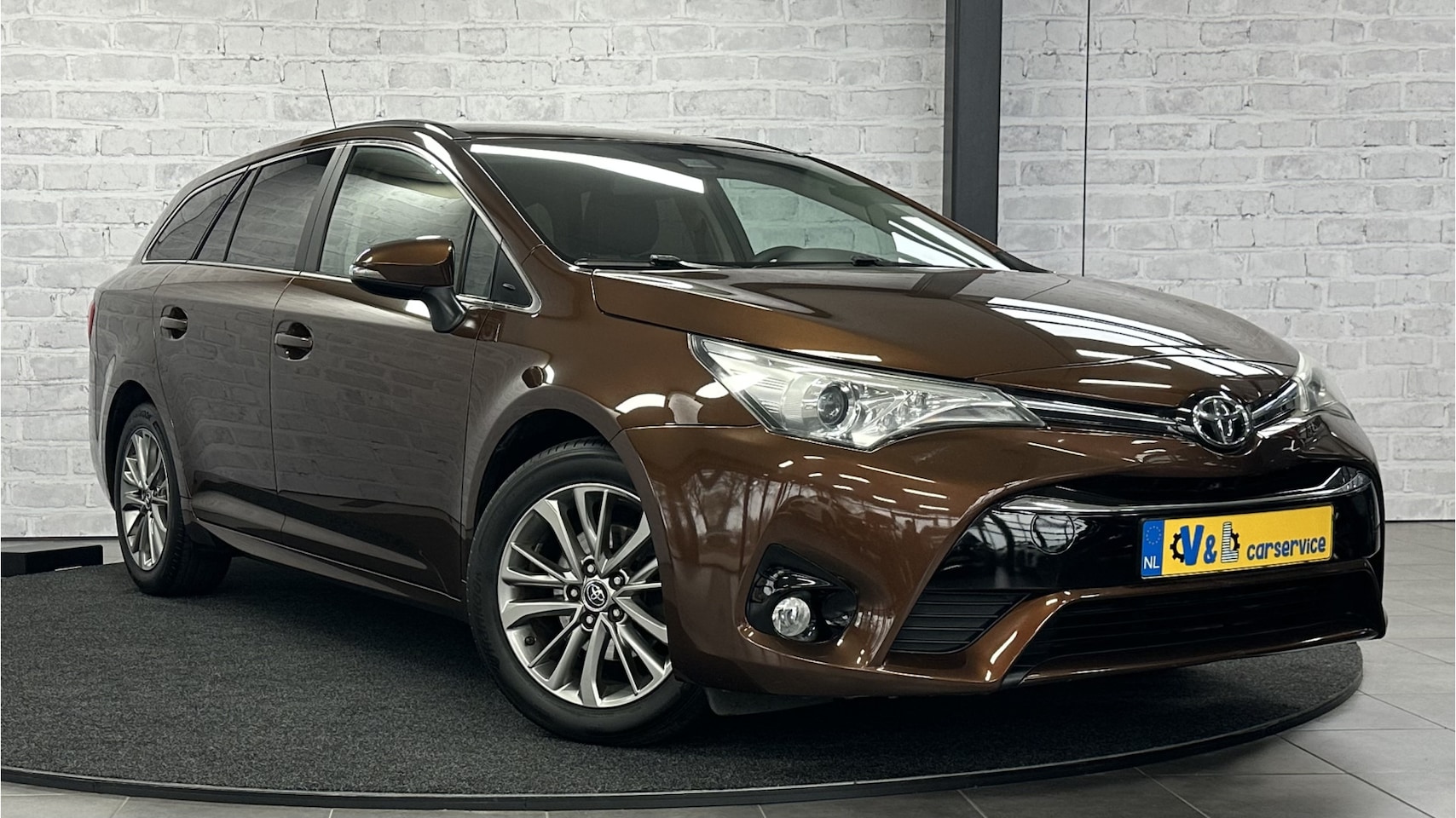 Toyota Avensis Touring Sports - 1.8 VVT-i Dynamic / Cruise / Clima / Keyless - AutoWereld.nl
