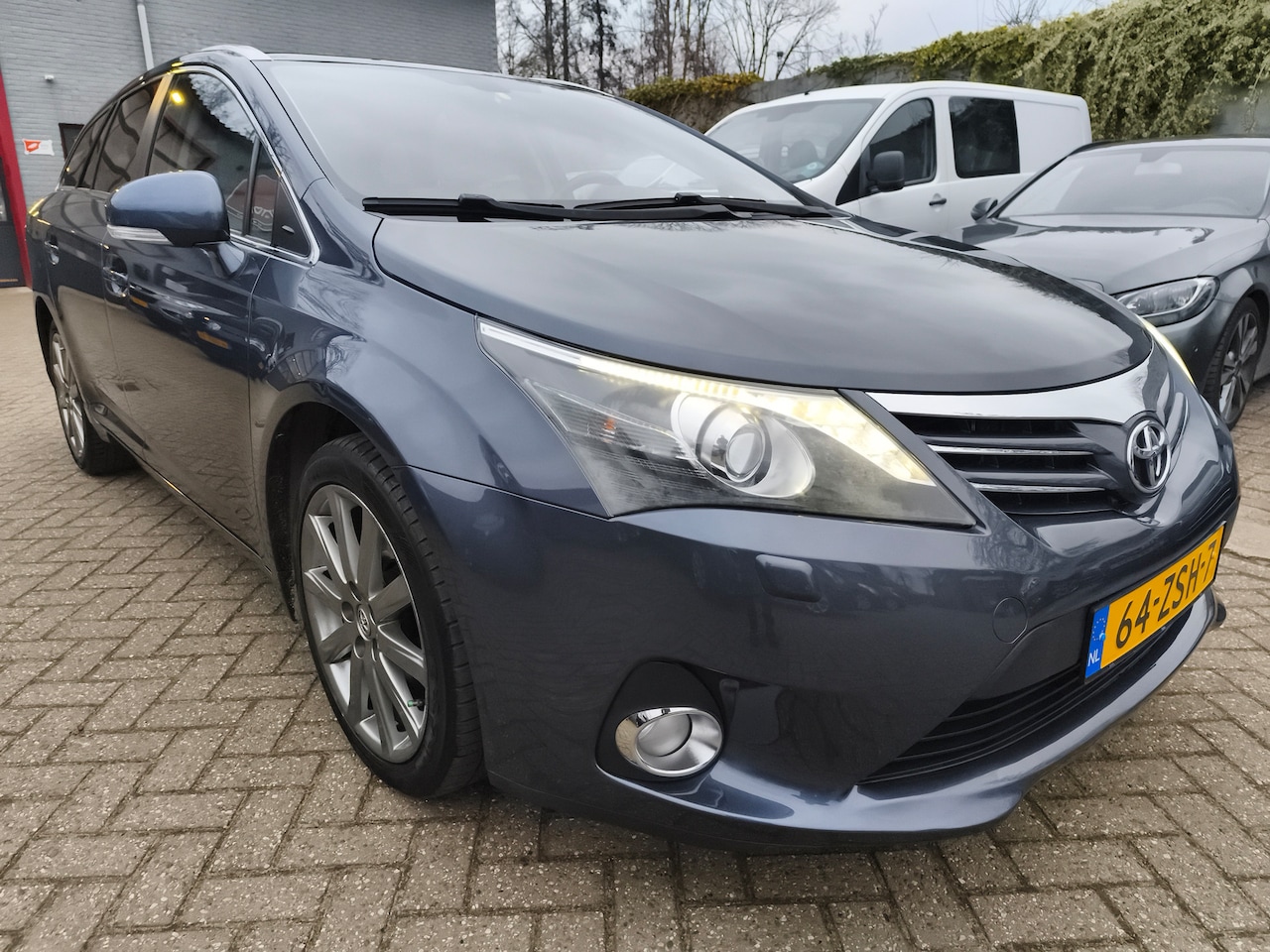 Toyota Avensis Wagon - 2.0 VVTi Executive Business 2.0 VVT-i Executive Business - AutoWereld.nl