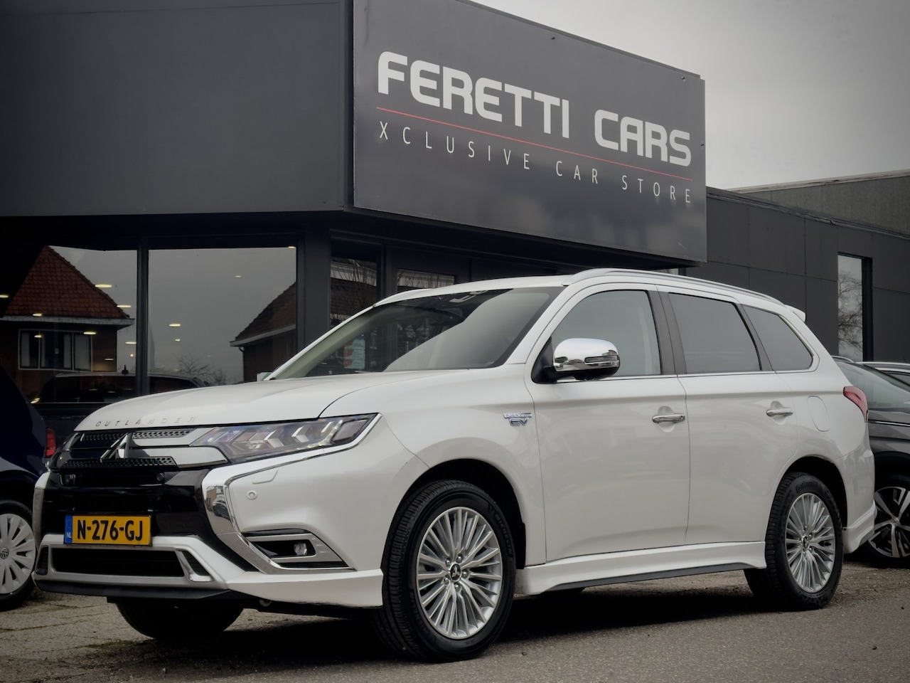 Mitsubishi Outlander - 2.4 PHEV INTENSE+ PANODAK LEDER NAVI CAMERA APPLE-CARPLAY LED LMV PDC - AutoWereld.nl