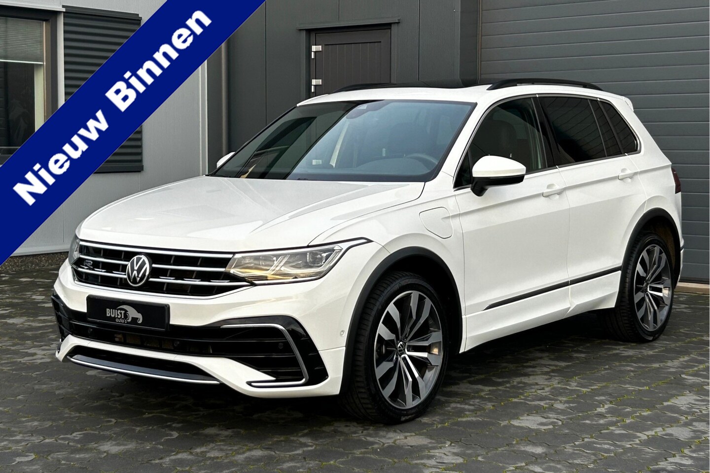 Volkswagen Tiguan - 1.4 TSI eHybrid R-Line 245pk PANO TREKHAAK 20" IQ LIGHT KEYLESS - AutoWereld.nl