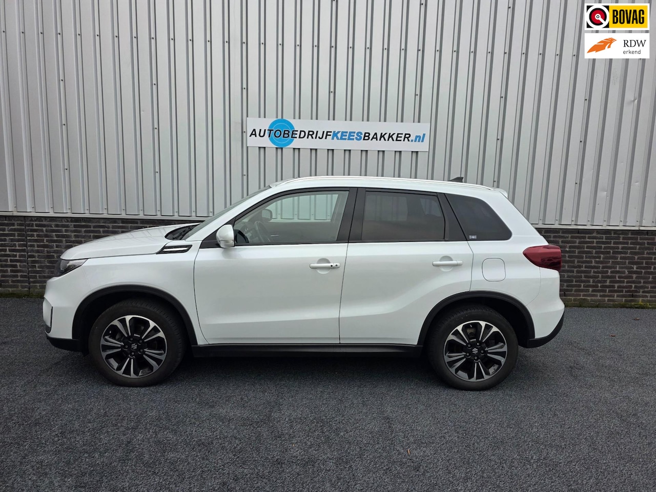 Suzuki Vitara - 1.5 Hybrid Select / Panodak / Stoelverwarming / afn.Trekhaak - AutoWereld.nl