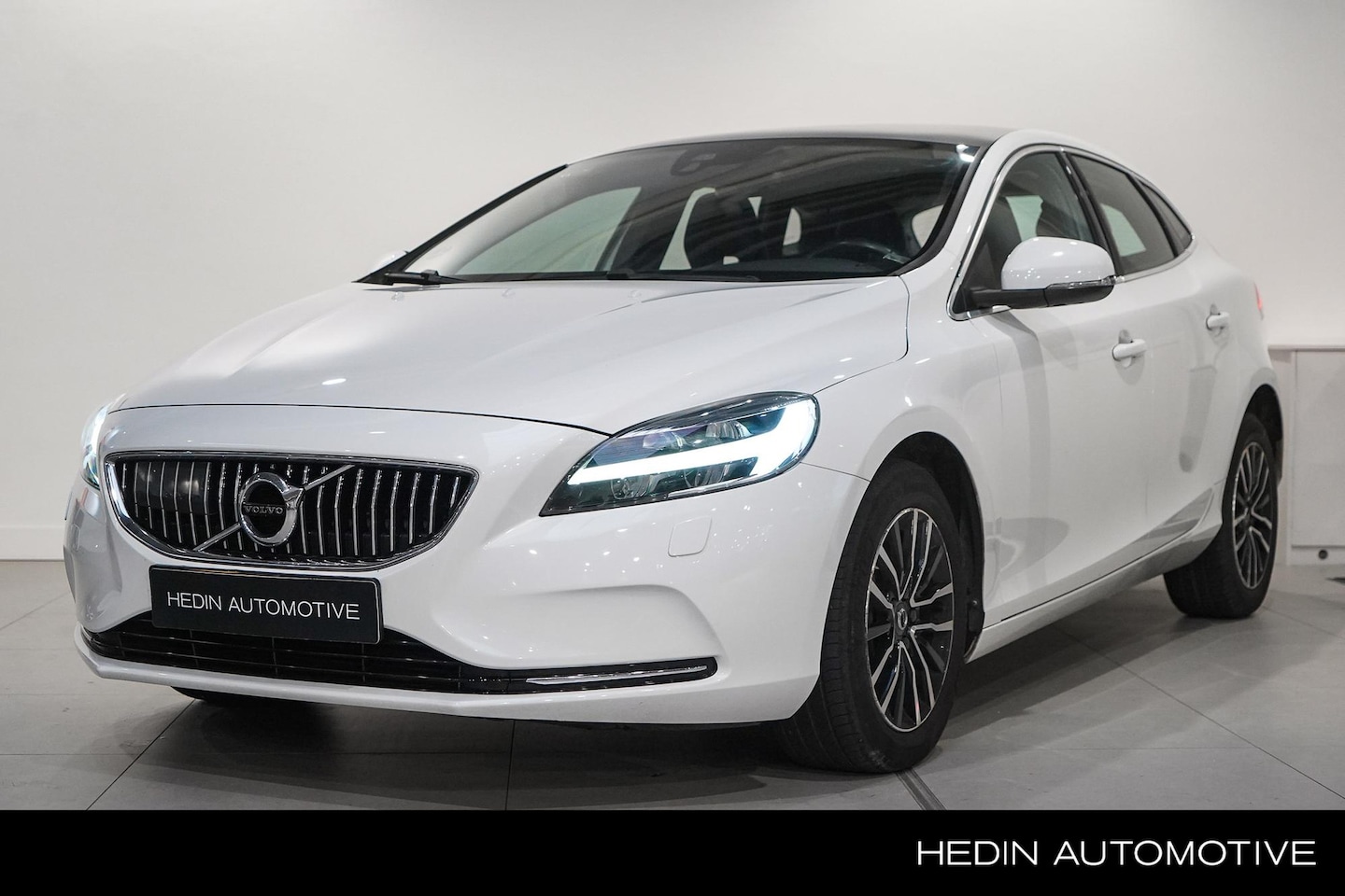 Volvo V40 - 1.5 T2 R-Design Leder Interieur |Elek Verstelbare Bestuurdersstoel | Stoelverwarming | Nav - AutoWereld.nl