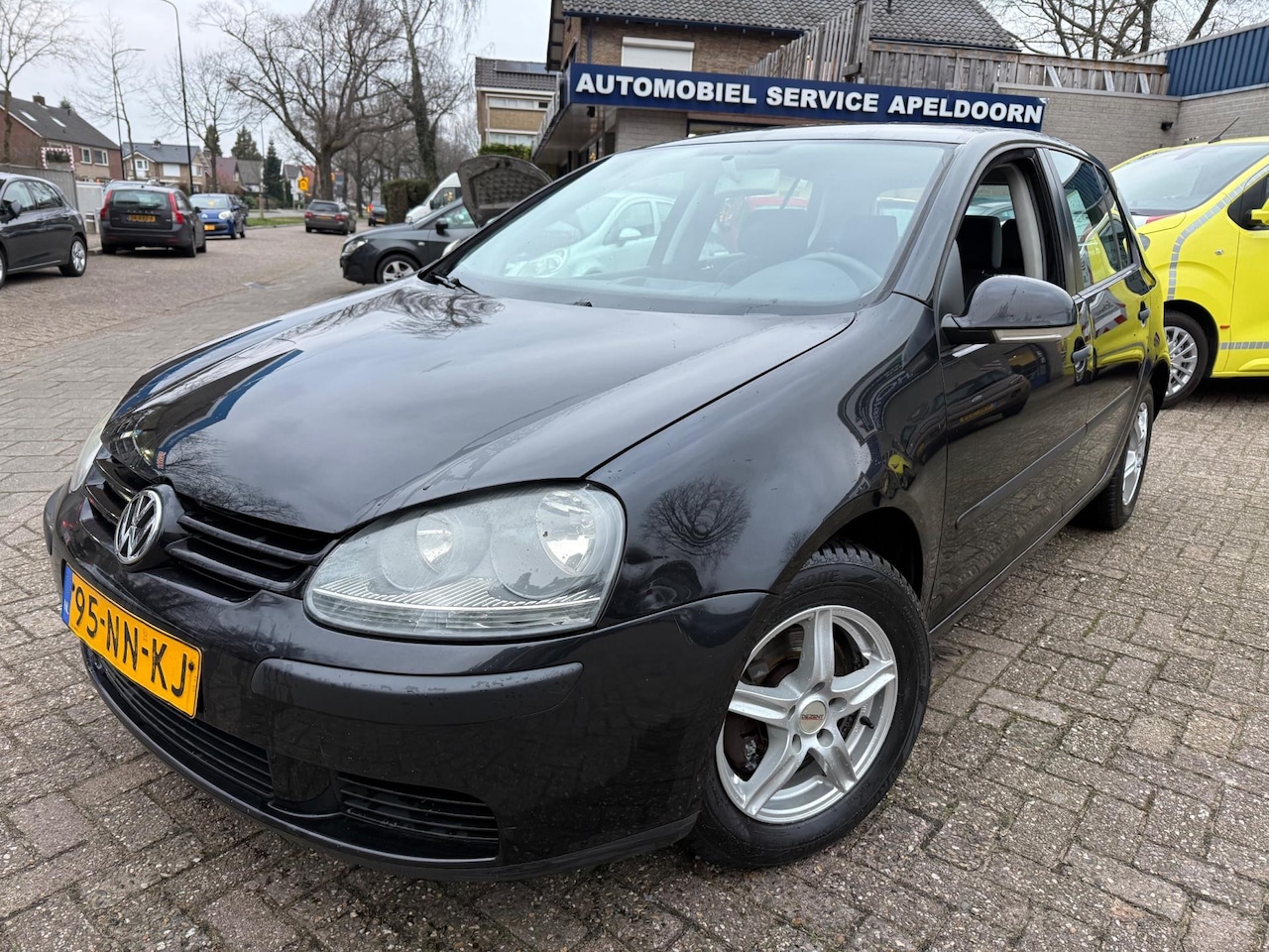 Volkswagen Golf - 1.6 FSI Trendline *NW. APK*CRUISE*AIRCO*TREKHAAK*ELEKTR. RAMEN*STUURBEKR.* - AutoWereld.nl