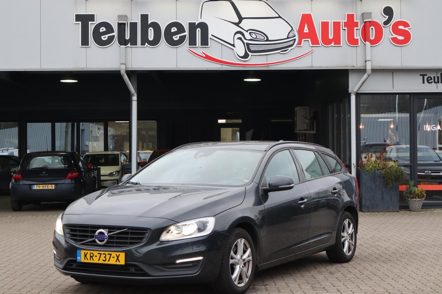 Volvo V60 - 2.0 D3 Summum Navigatie, Cruise control, Stoelverwarming, Lichtmetalen wielen - AutoWereld.nl