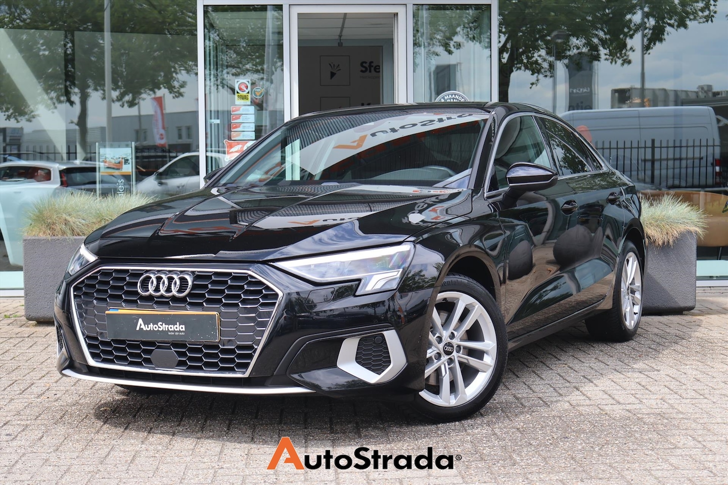 Audi A3 Limousine - 30 TFSI Business Edition 110pk I Navigatie I Carplay I Cruise I LED | Virtual | Parkeersen - AutoWereld.nl