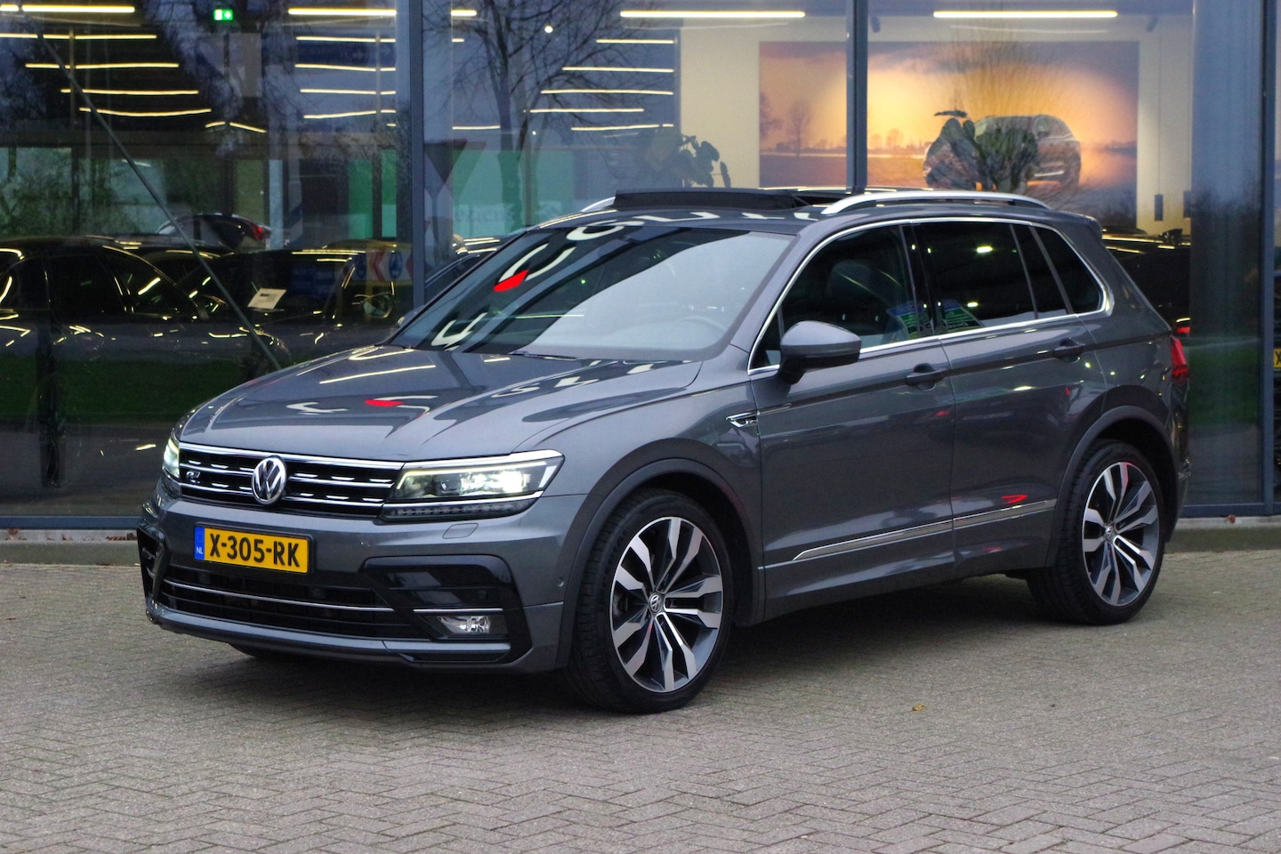 Volkswagen Tiguan - 1.4 TSI 4Motion 150 PK Automaat R-Line Highline, Elek. Trekhaak, Panoramadak, LED, Adap. C - AutoWereld.nl