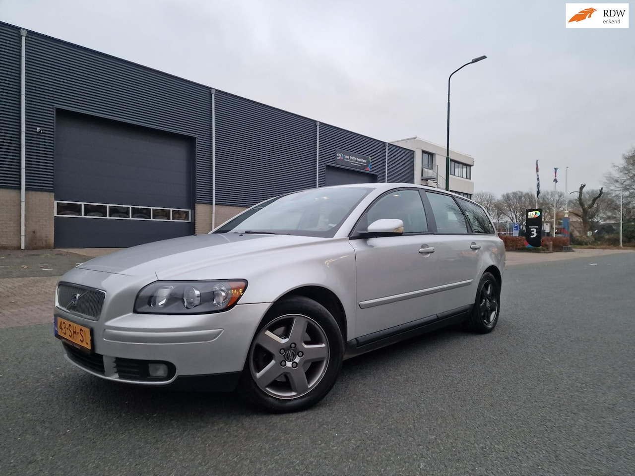 Volvo V50 - 2.4 Edition AUTOMAAT CRUISE 2 X SLEUTELS - AutoWereld.nl