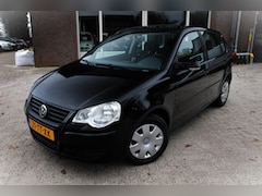Volkswagen Polo - 1.4 Stoelverwarming, Airco, Elektrische ramen, Radio-CD speler, Hoogte verstelbare stoelen