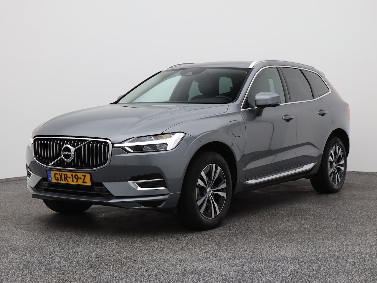 Volvo XC60 - 2.0 Recharge T6 AWD Business Pro | PANO | CAMERA | KEYLESS - AutoWereld.nl