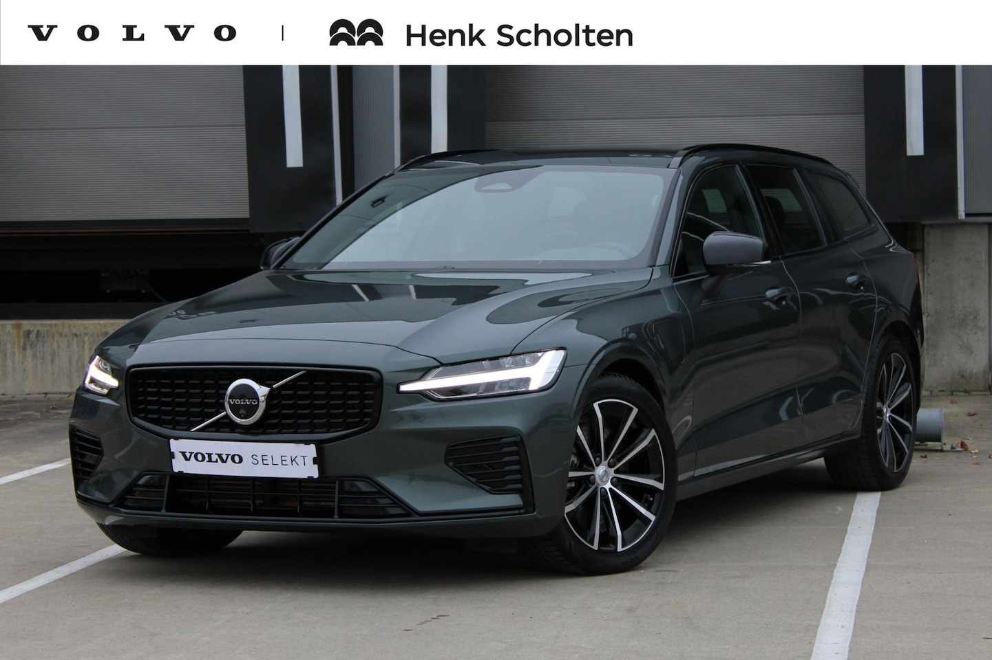Volvo V60 - 2.0 T6 Plug-in hybrid AWD Plus Dark Rondomzicht Camera| Semi Electrische trekhaak| Electro - AutoWereld.nl