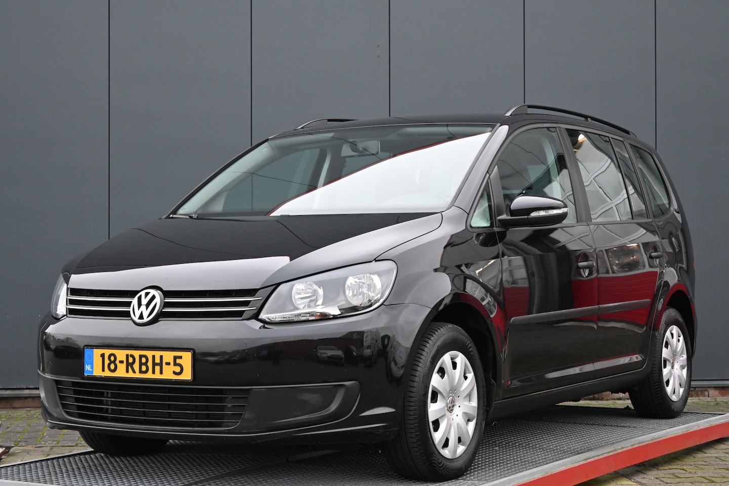 Volkswagen Touran - 1.2 TSI Trendline Bluemotion 7p. trekhaak navigatie - AutoWereld.nl