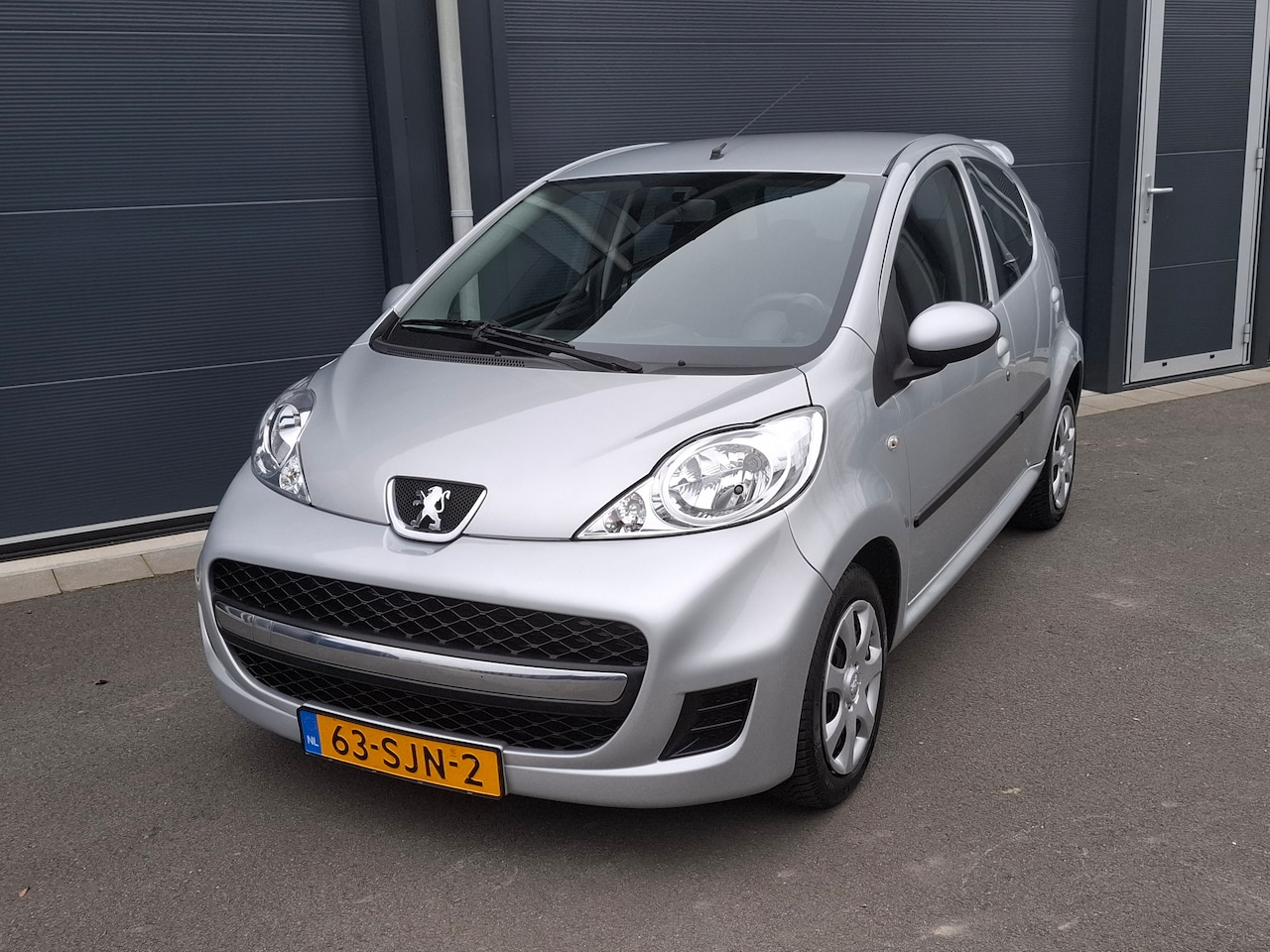 Peugeot 107 - 1.0-12V Urban Move - AutoWereld.nl