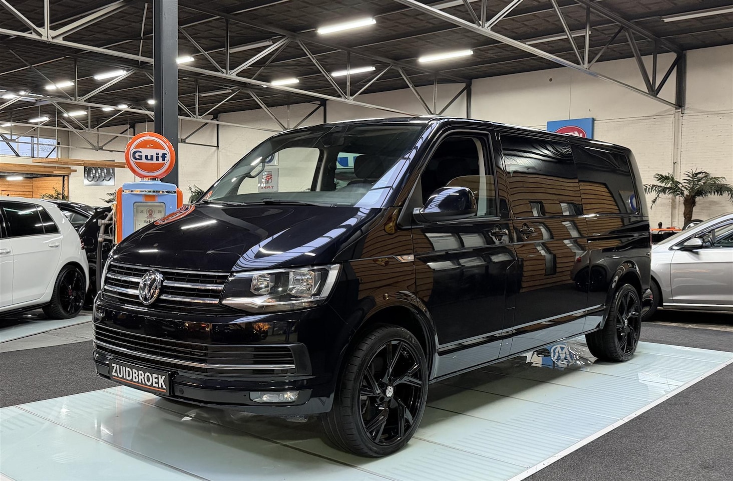 Volkswagen Transporter - 2.0 Nette Bus!! Cruise!! Trekhaak!! Clima!! - AutoWereld.nl