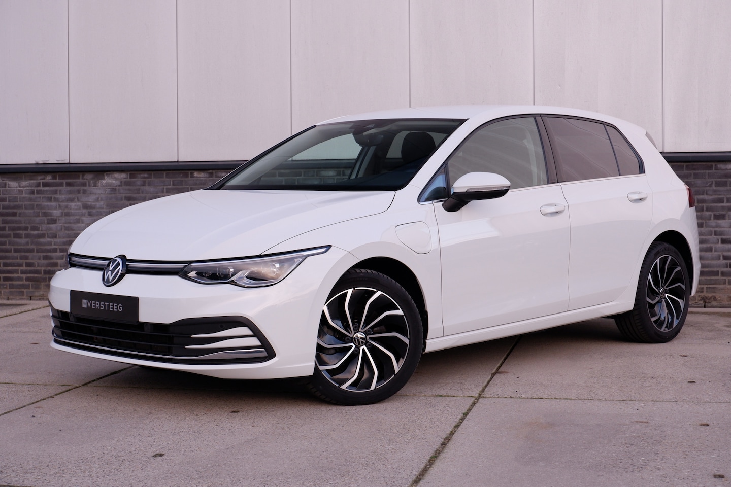 Volkswagen Golf - 1.4 eHybrid Style | Elek. Trekhaak | IQ-Light | Carplay | Memory | Navi | Sfeerverlichting - AutoWereld.nl