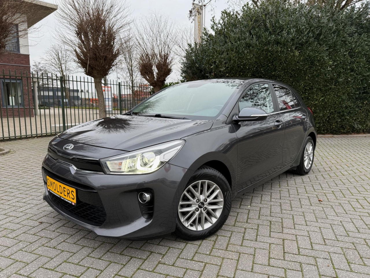 Kia Rio - 1.2 (4 cil.), Apple CarPlay, Clima, Cruise Control, Navigatie, Achteruitrijcamera, LM-velg - AutoWereld.nl
