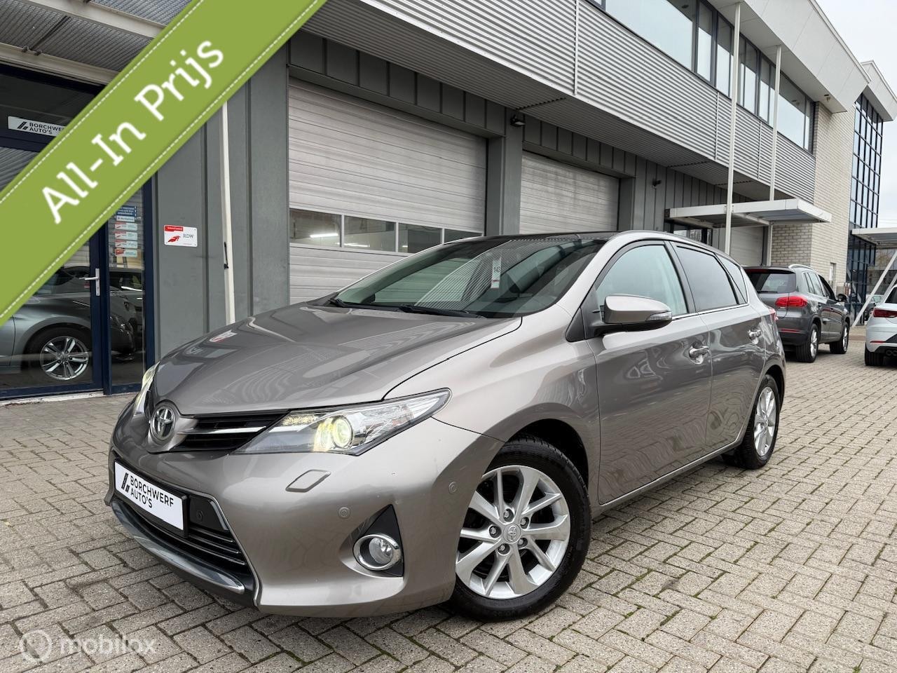 Toyota Auris - 1.6 BENZINE|TREKHAAK|PANO|CAMERA| 1 JAAR GARANTIE - AutoWereld.nl