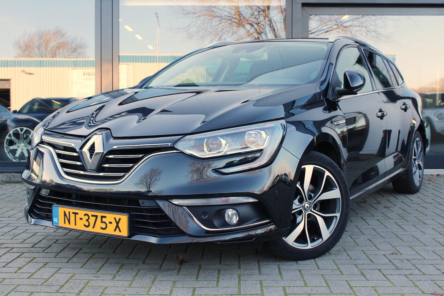 Renault Mégane Estate - 1.2 TCe Bose + KEYLESS + MASSAGE + CAMERA + NAVIGATIE - AutoWereld.nl