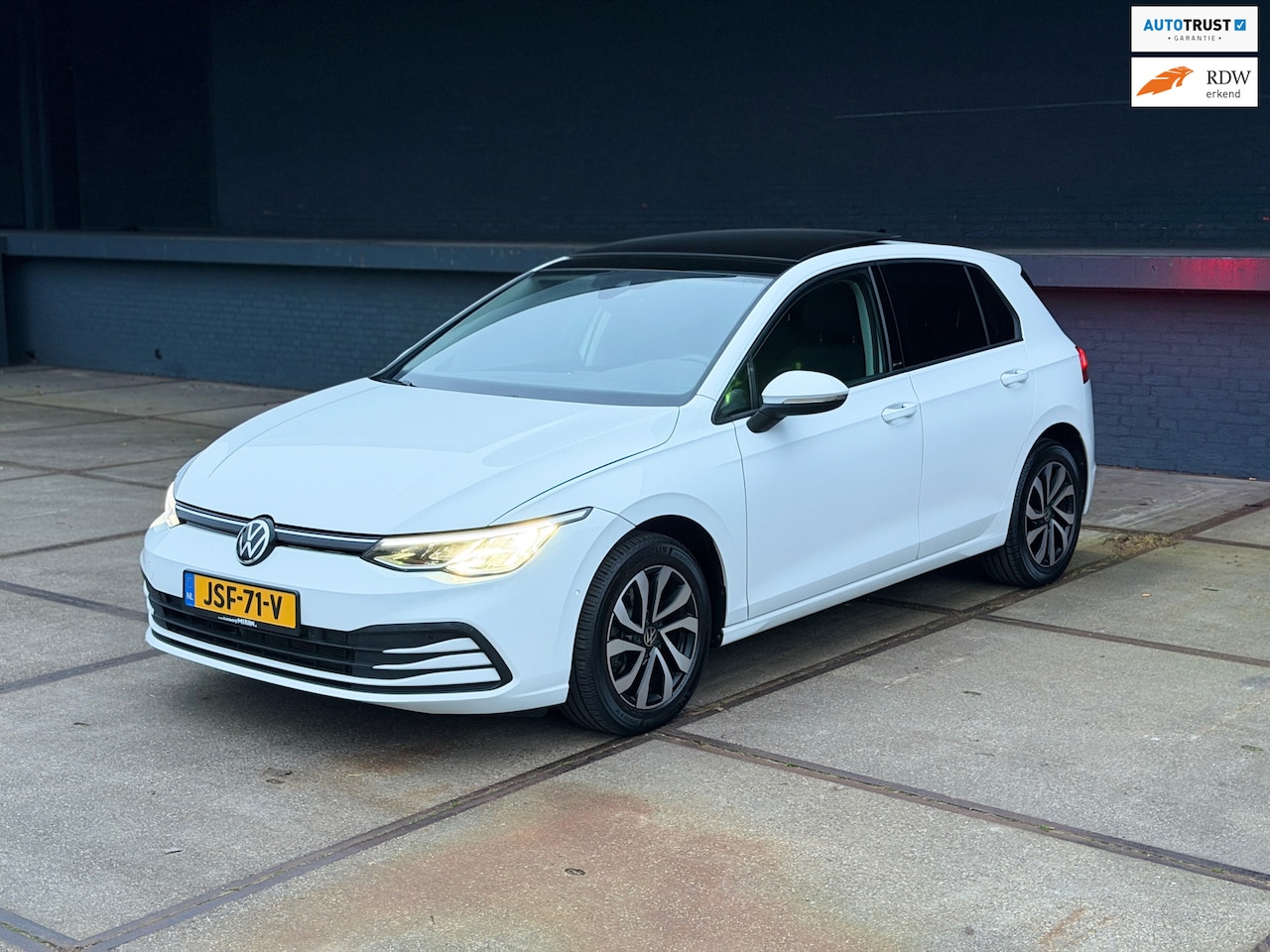 Volkswagen Golf - 1.0 eTSI Life Active Pano Automaat Carplay Camera Garantie - AutoWereld.nl