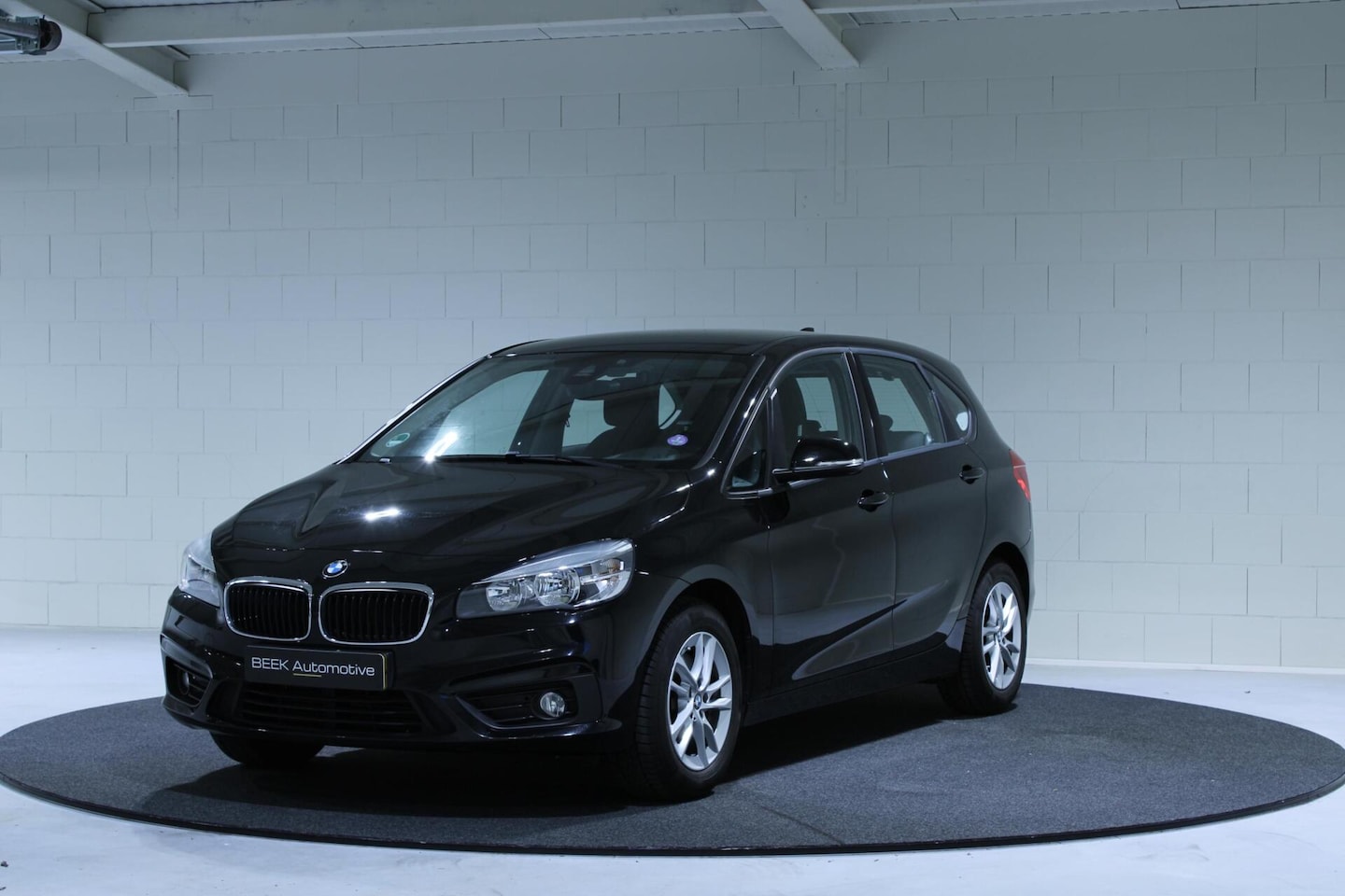 BMW 2-serie Active Tourer - 218i | PDC | Stoelverwarming - AutoWereld.nl