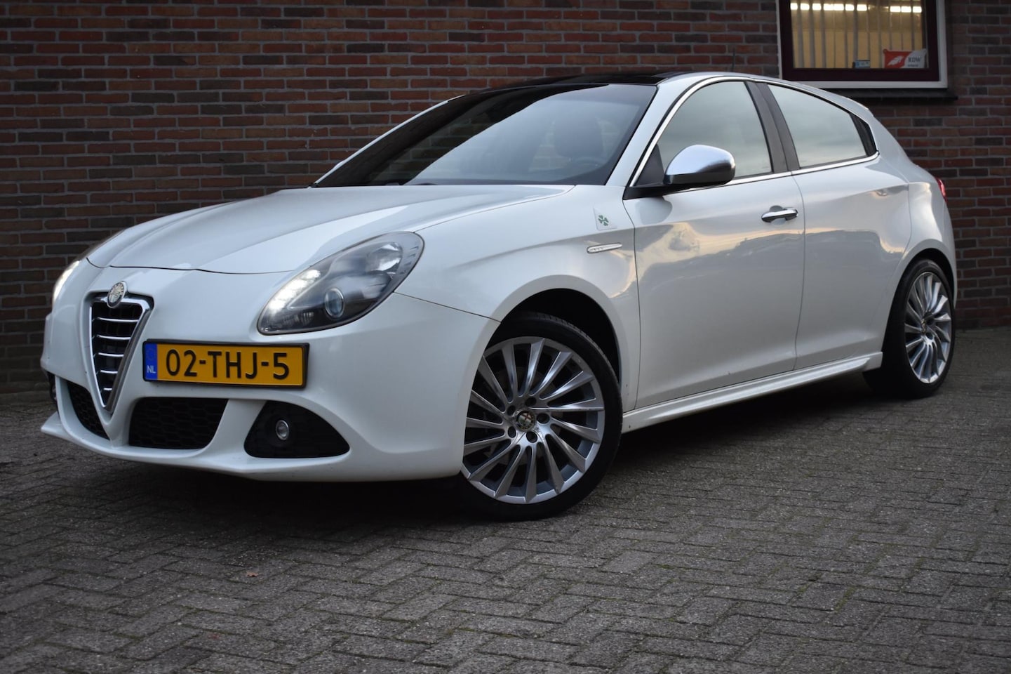Alfa Romeo Giulietta - 1.4 T Distinctive '12 Pano Leder Clima Navi Cruise Inruil mogelijk - AutoWereld.nl