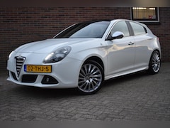 Alfa Romeo Giulietta - 1.4 T Distinctive '12 Pano Leder Clima Navi Cruise Inruil mogelijk