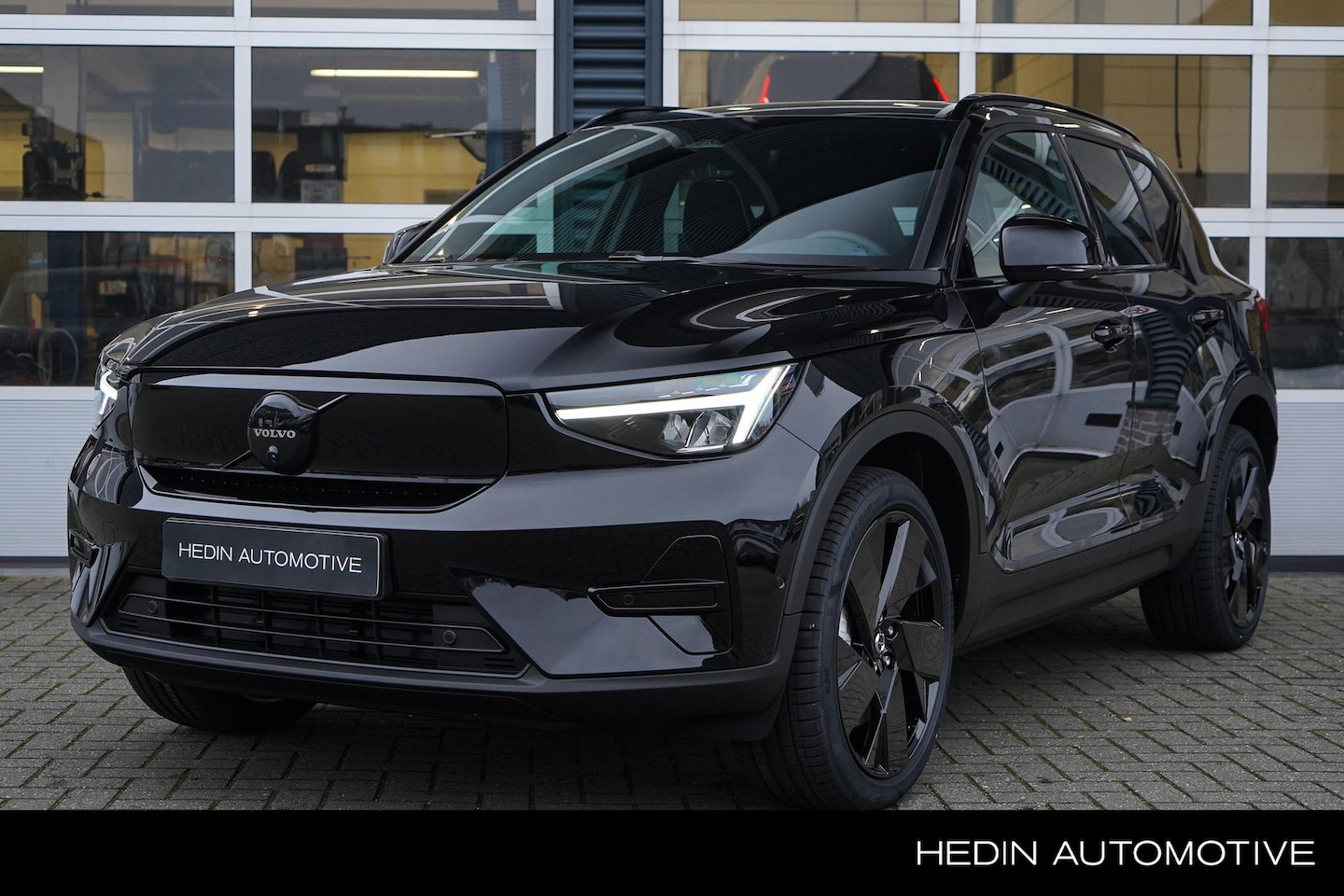 Volvo EX40 - Single Motor Extended Range Plus Black Ed. 82 kWh | 360 Camera | Stoel & Stuurverwarming | - AutoWereld.nl