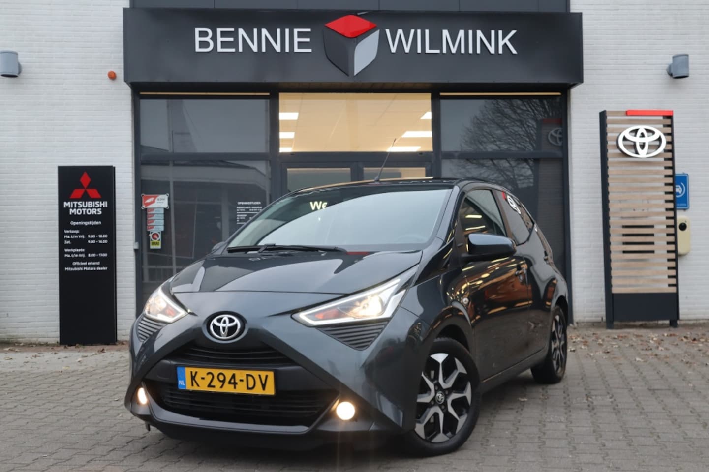 Toyota Aygo - 1.0 VVT-i x-joy Automaat Camera/Apple/ClimateControl/LM velgen - AutoWereld.nl