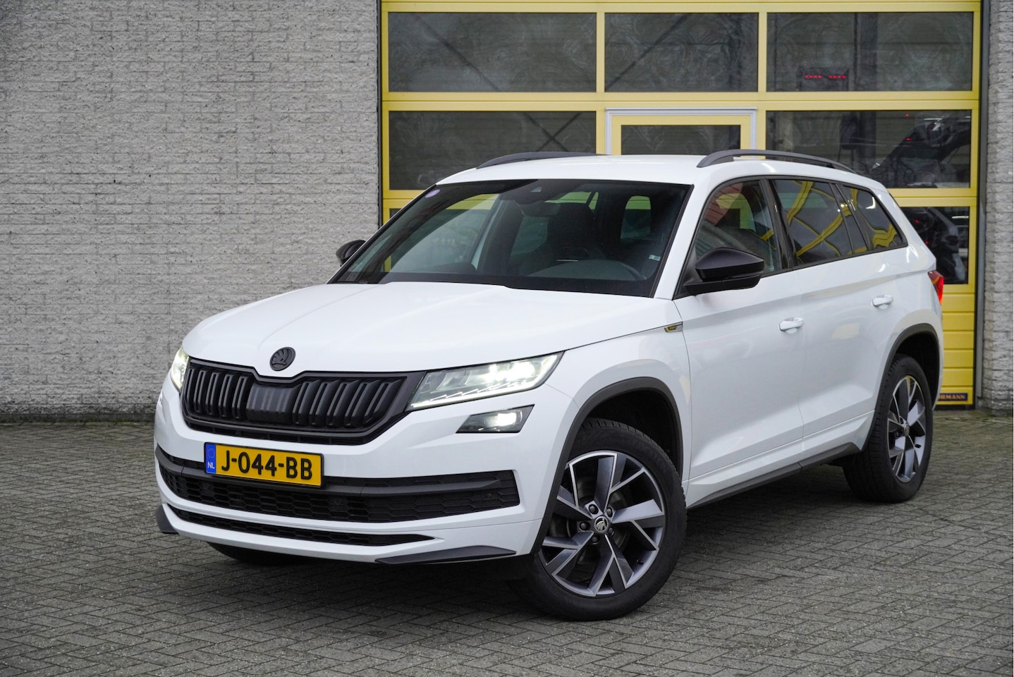 Skoda Kodiaq - 1.5 TSI 150PK! Sportline Business BJ2020 Lmv 19" | Led V+A | Pdc | Navi | Keyless entry | - AutoWereld.nl