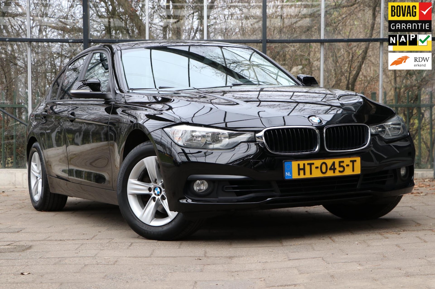 BMW 3-serie - 320i Essential / NL-auto / Navi+PDC / Rijklaarprijs / 12mnd Bovag garantie - AutoWereld.nl
