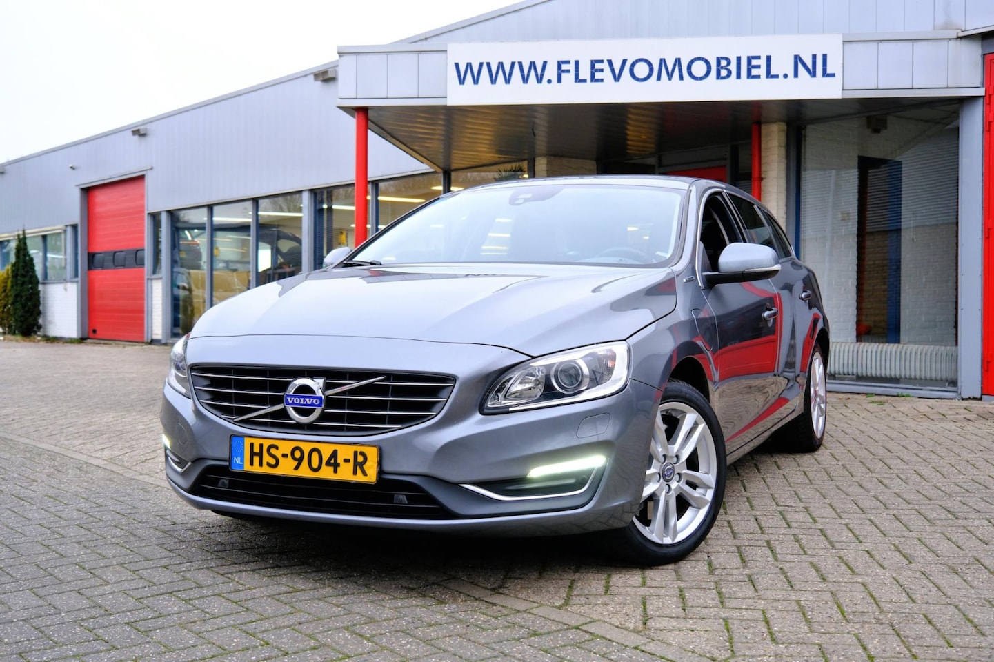 Volvo V60 - 2.4 D6 Twin Engine Summum Aut. Leder|HarmanKardon|Xenon|Navi|BLIS - AutoWereld.nl