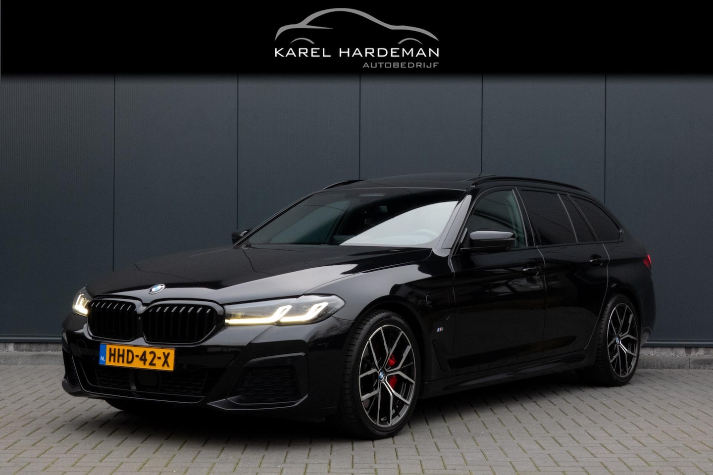 BMW 5-serie Touring - 530e Business Edition Plus | M-PAKKET | ADAPTIEVE CRUISE CONTROL | HEAD UP | PANORAMADAK | - AutoWereld.nl