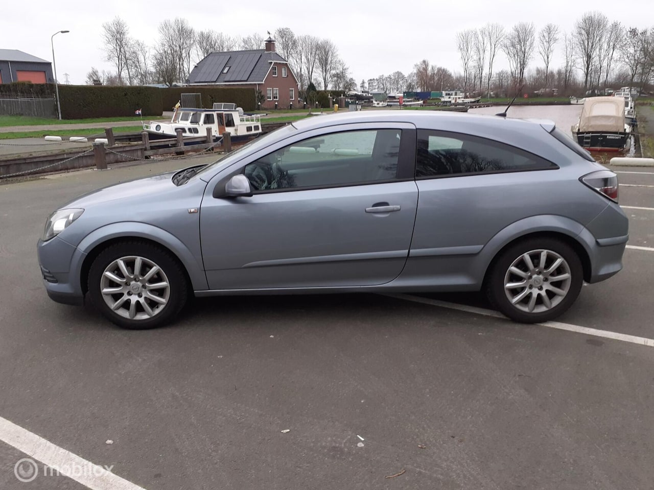 Opel Astra GTC - 1.6 Edition lm wielen airco el ramen