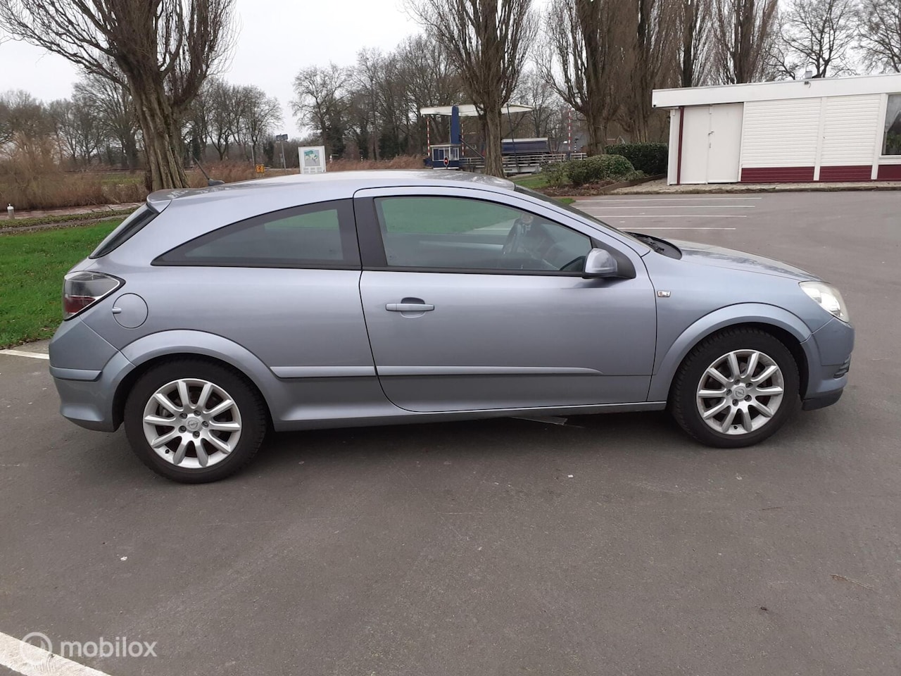 Opel Astra GTC - 1.6 Edition lm wielen airco el ramen