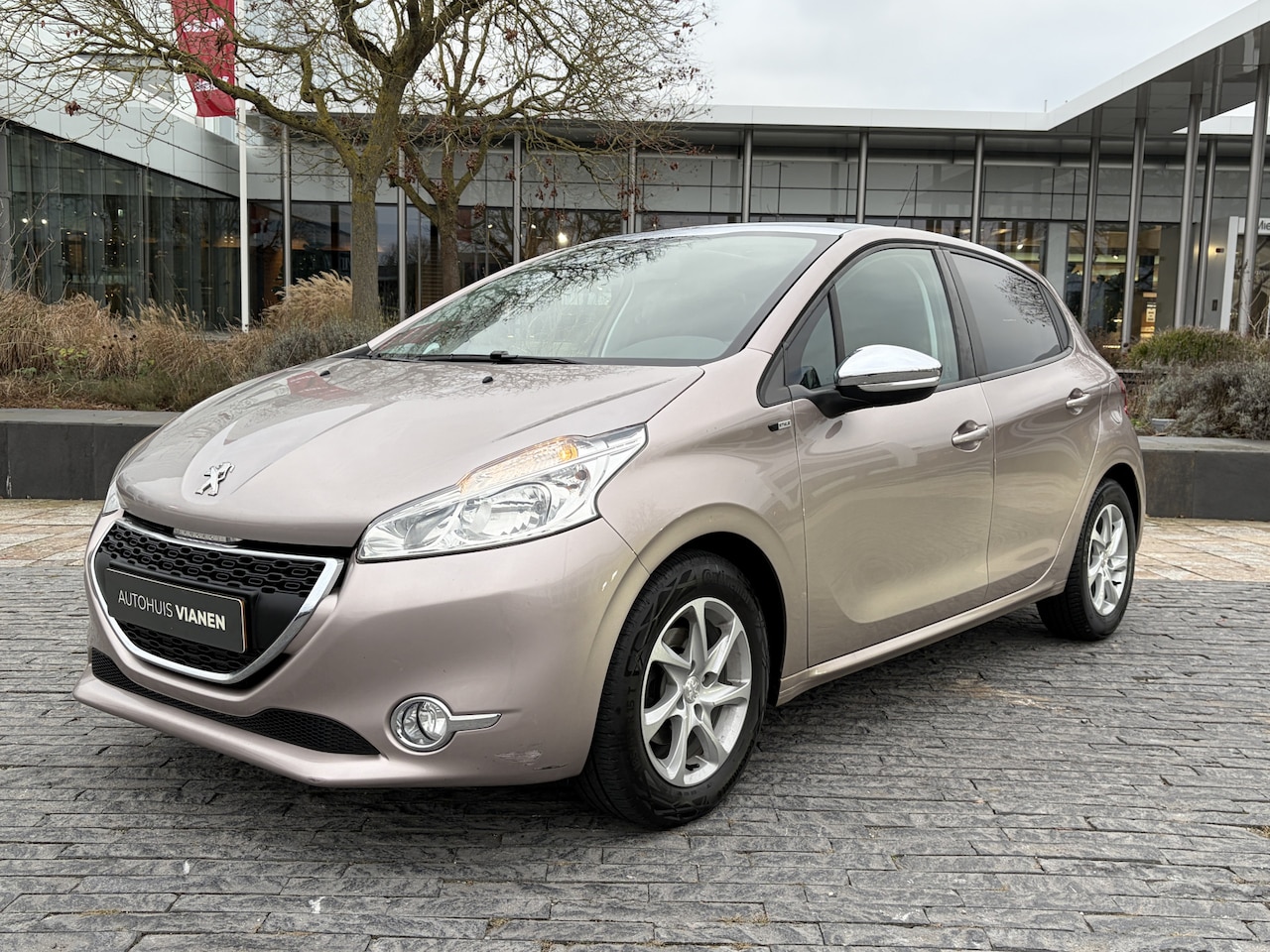 Peugeot 208 - 1.2 PureTech Allure / Pano / Airco / Pdc / Lm velgen / - AutoWereld.nl