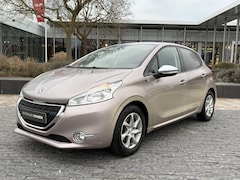 Peugeot 208 - 1.2 PureTech Allure / Pano / Airco / Pdc / Lm velgen /