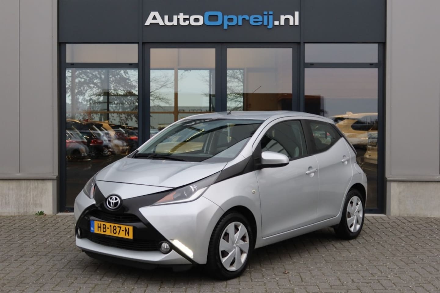 Toyota Aygo - 1.0 VVT-i X-Play 5drs. LIM, Airco, Carplay, Camera, LIM - AutoWereld.nl