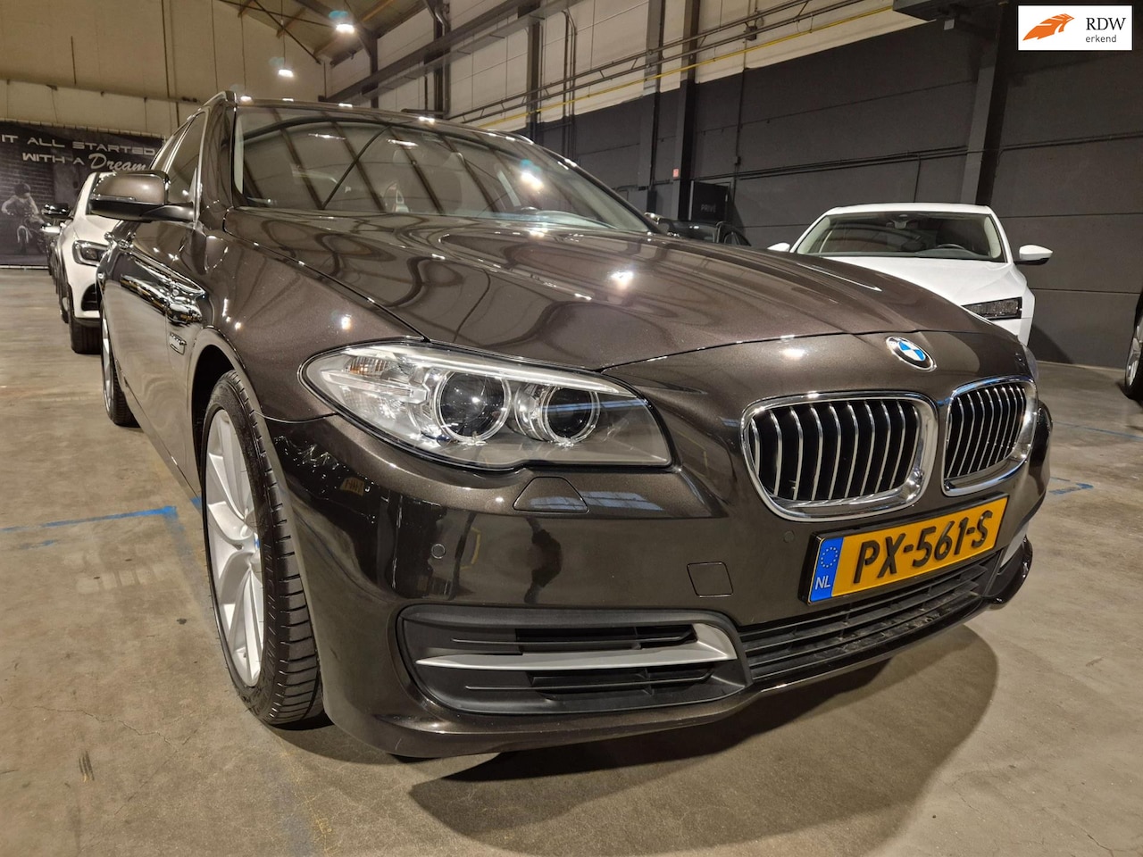 BMW 5-serie Touring - 520d Luxury Edition - Leder - Stoelverw - Cruise - Clima - 89 dkm - Dealeronderhouden - AutoWereld.nl